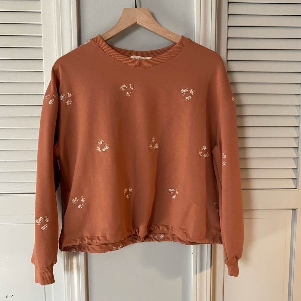 Solitaire daisy crew neck sweater
